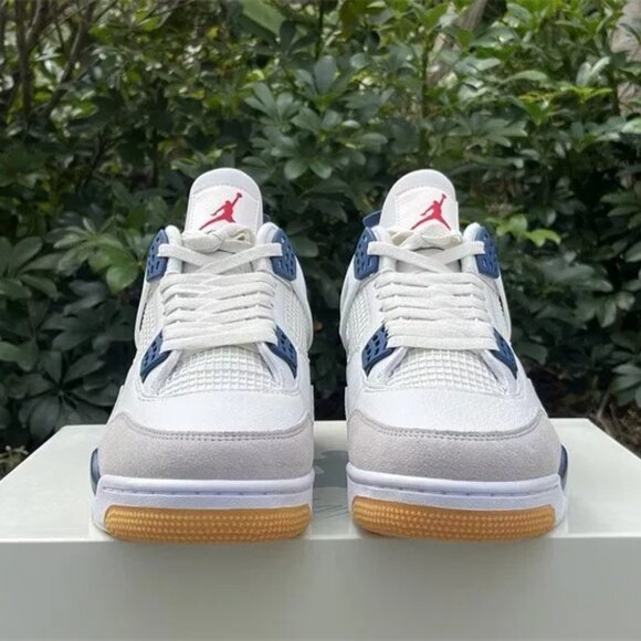 Nike Air Jordan 4 - Picture 3 of 5